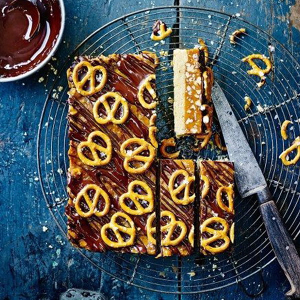 chocolate-prezel-traybake